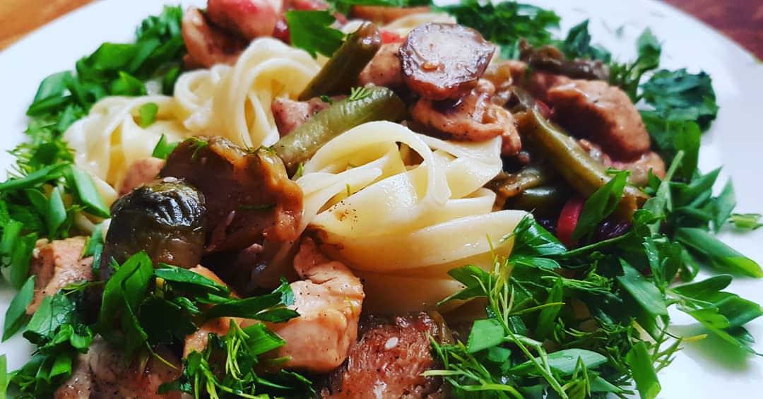 Курица с овощами в пикантном соусе🍲 #кулинарныймарафон