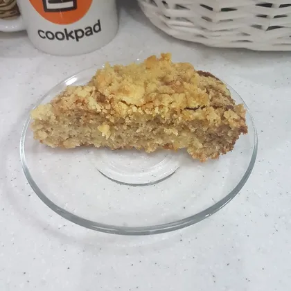 Пирог с яблочным пюре и посыпкой