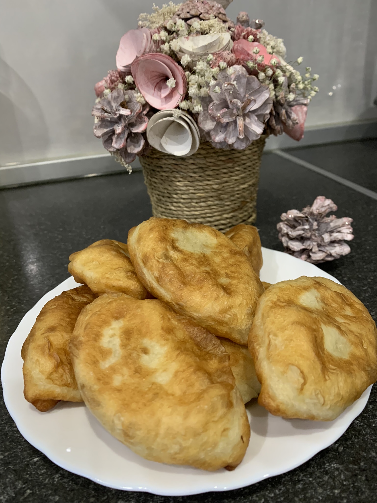 Пирожки жареные со свежей капустой и яйцом 