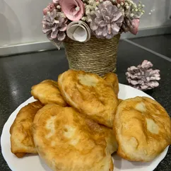 Пирожки жареные со свежей капустой и яйцом 