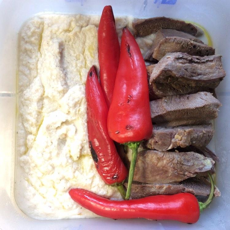 Говяжий язык  с крем-пюре из корневого сельдерея 🤗🍴👌