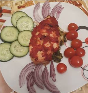 Запеченная куриная грудка с сыром и зеленью