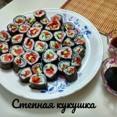 Роллы с красной рыбой/ курицей и овощами