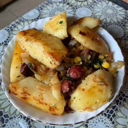 Картофель по-деревенски с копченными колбасками