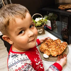 Оладьи с крабовыми палочками и кукурузой, просто объедение