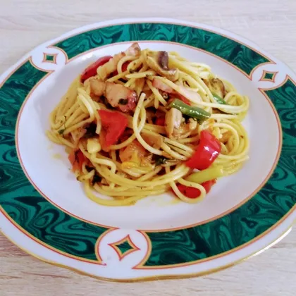 Спагетти с  грудинкой и овощами