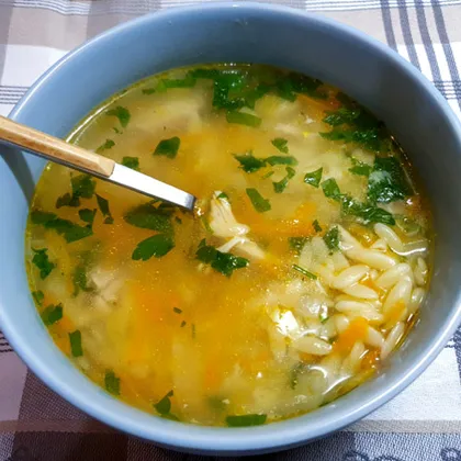 Куриный суп с макаронами в форме риса в мультиварке