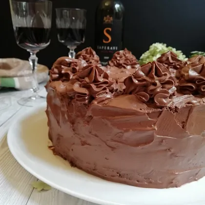Шоколадный бисквитный торт с шоколадным сметанным кремом