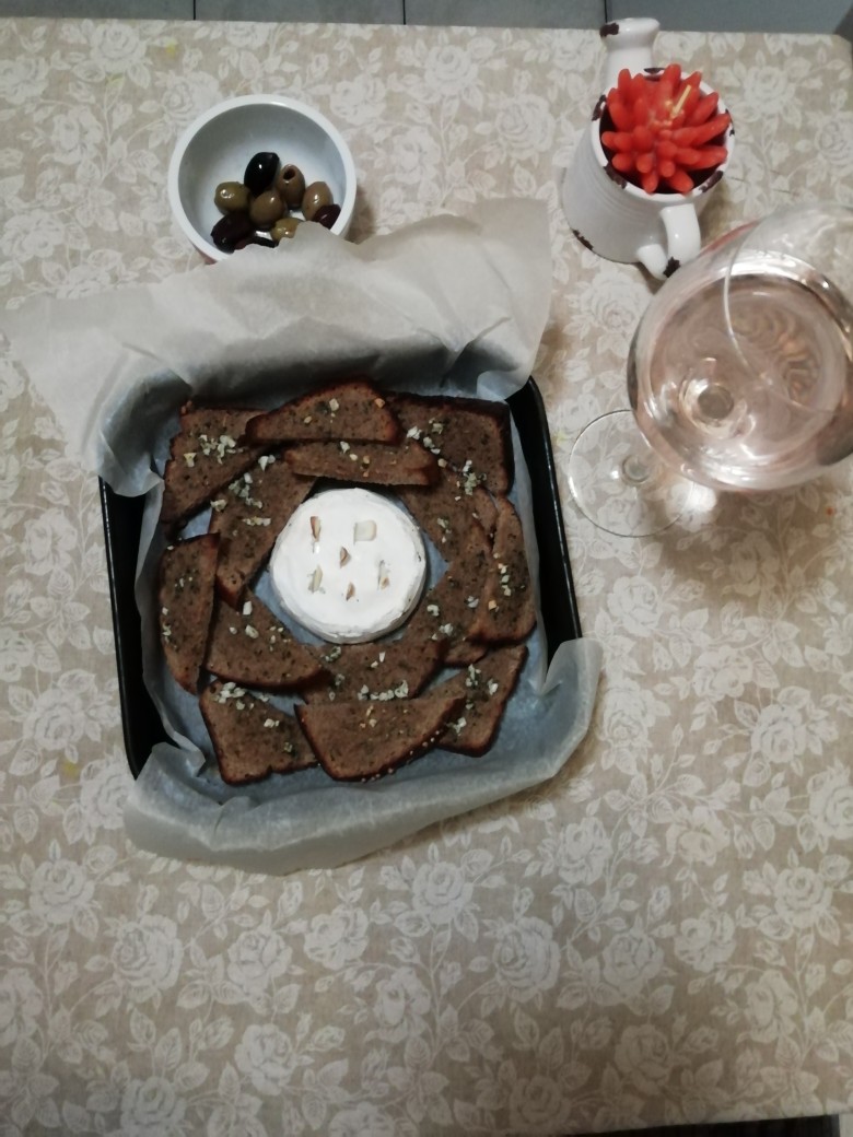 Камамбер с гренками