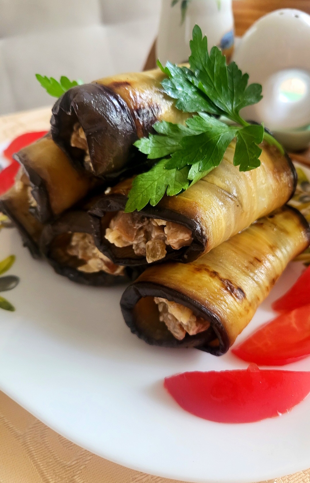 Рулетики из баклажанов и грибов