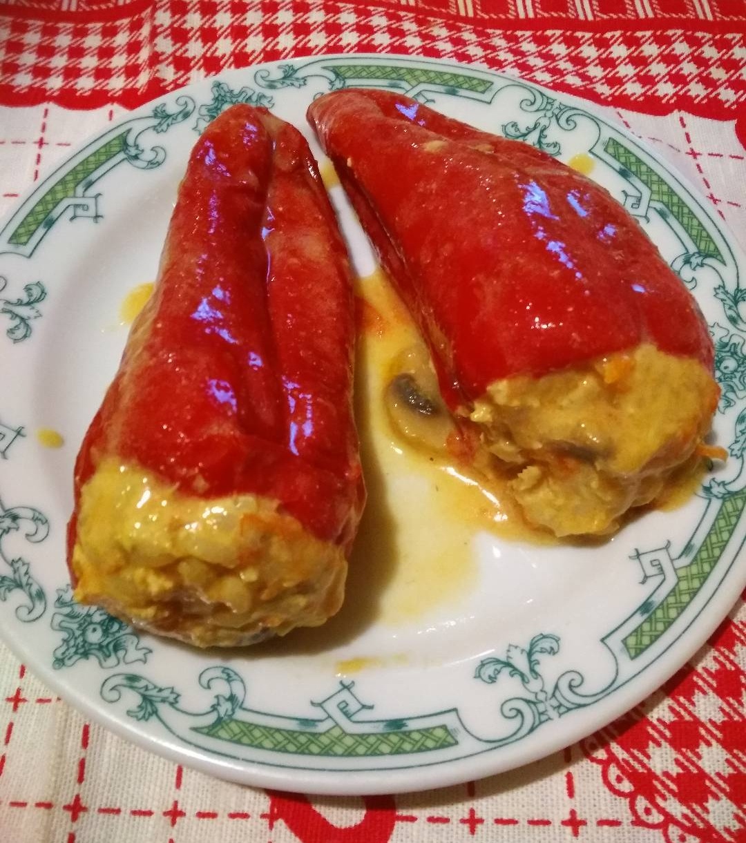 Фаршированные мясные перцы с рисом