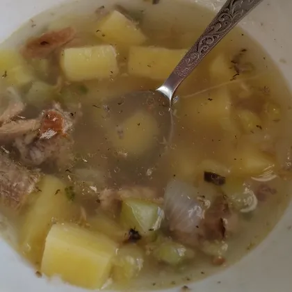 Суп из консервированной рыбы с кабачком