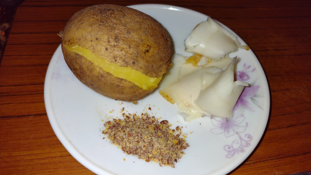 Картошка с соленым салом