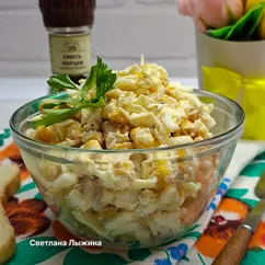 Сырный салат с кукурузой