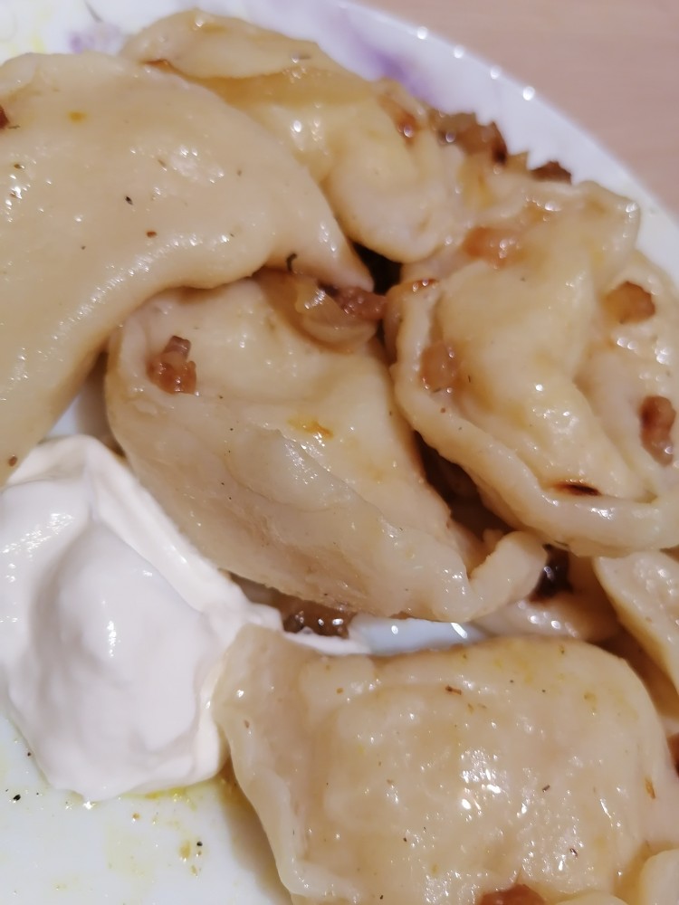 Вареники с картошкой зажаренные сальцем и луком