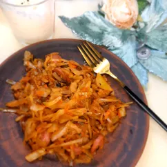 Тушеная капуста с сосисками