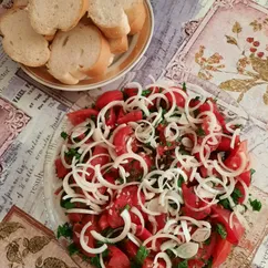 Салат из помидоров и лука🍅🍅🍅🧅🥗😋