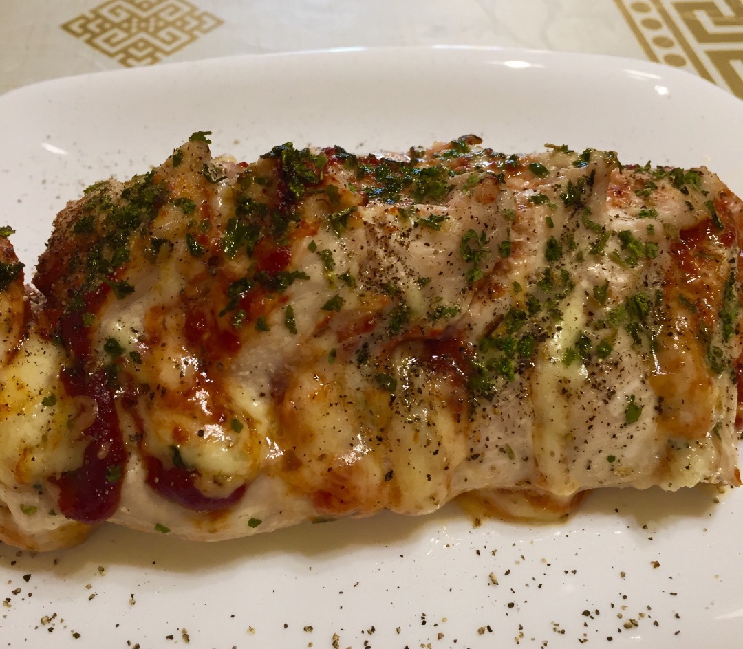 Запечённая грудка с сыром и томатом
