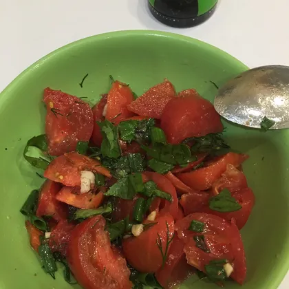 Салат из помидоры