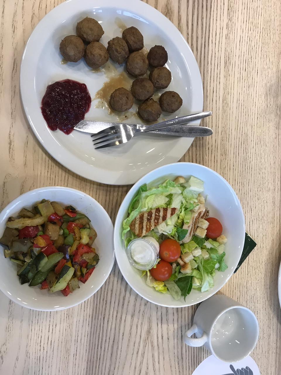 Греческий салат, фрикадельки с овощами