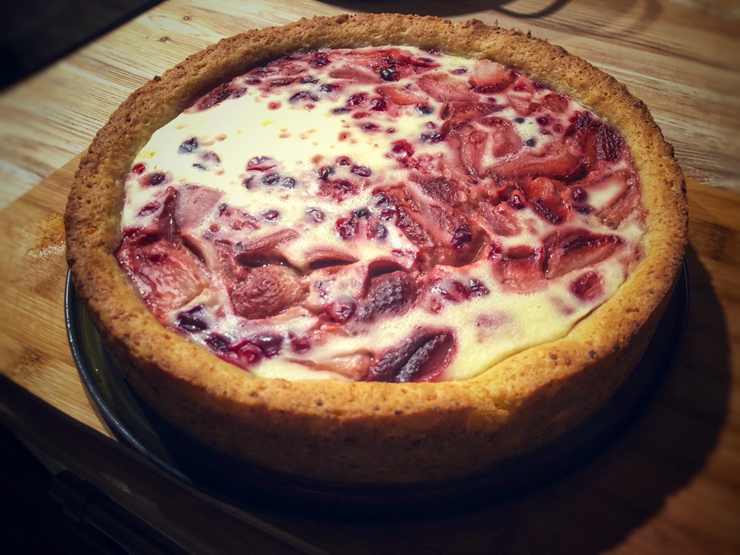 Пирог с творожно-ягодной начинкой, пошаговый рецепт на ккал, фото, ингредиенты - Пчёлка Руся