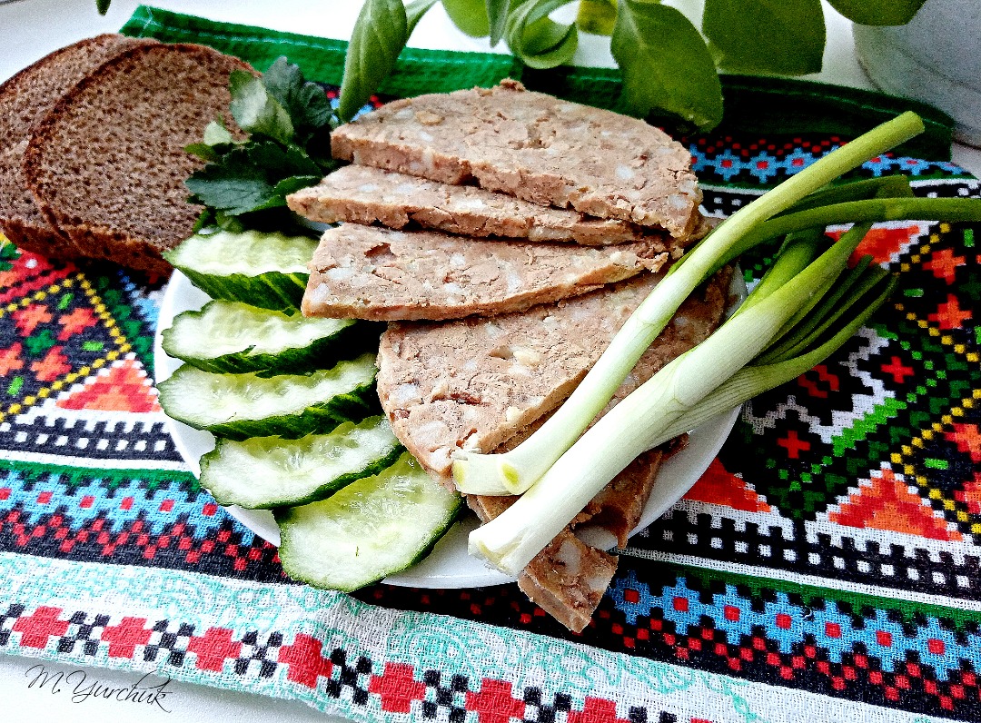 Хрустящая закуска из куриной печени с горчичным соусом - Лайфхакер