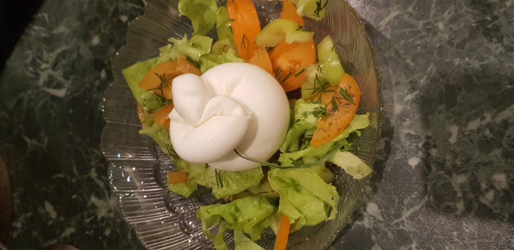 Овощной салат с сыром Буррата