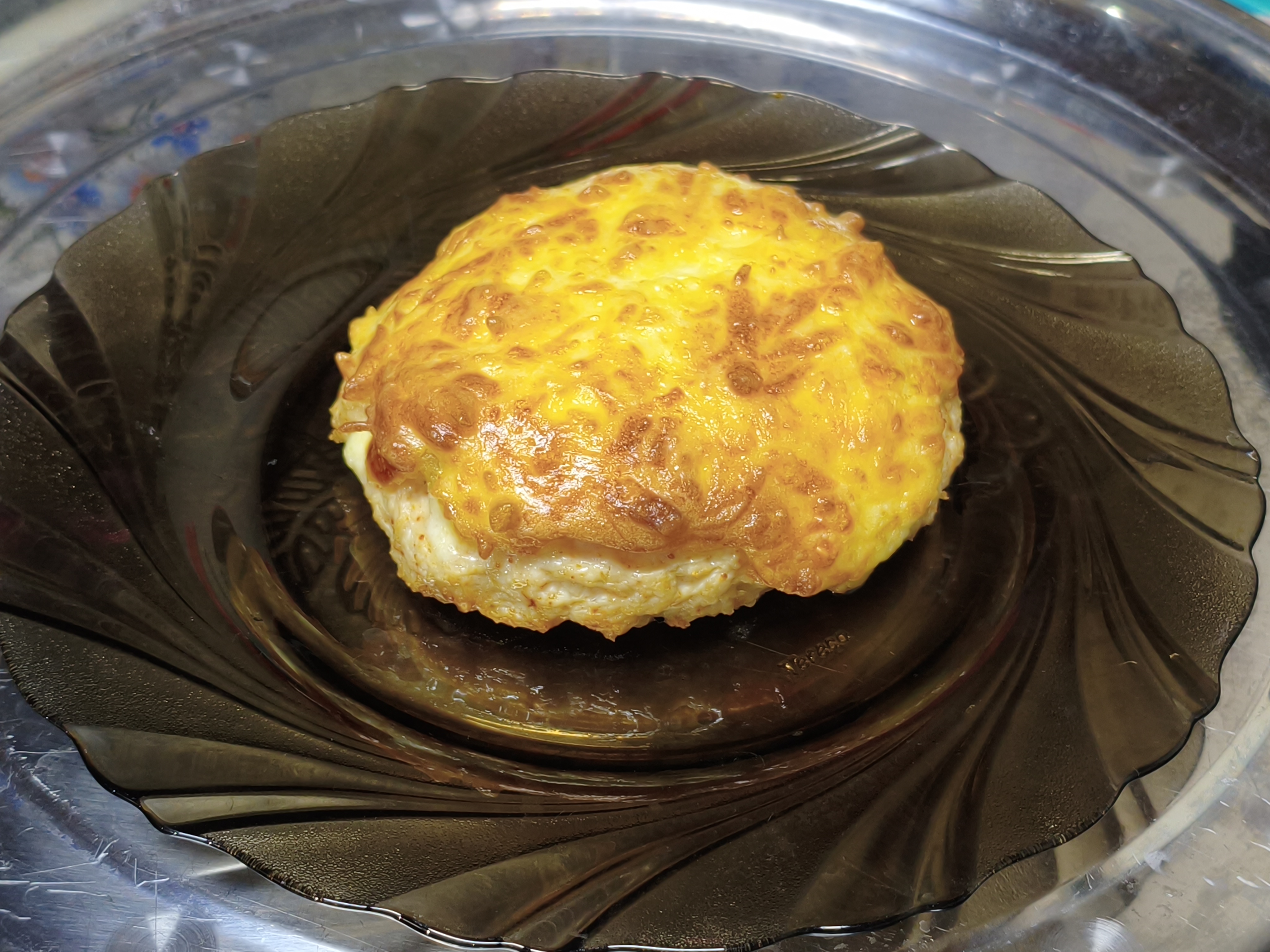 Куриная котлета с ананасами под сырной шапочкой