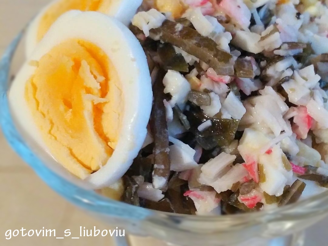 Салат с морской капустой и яйцом — пошаговые рецепты