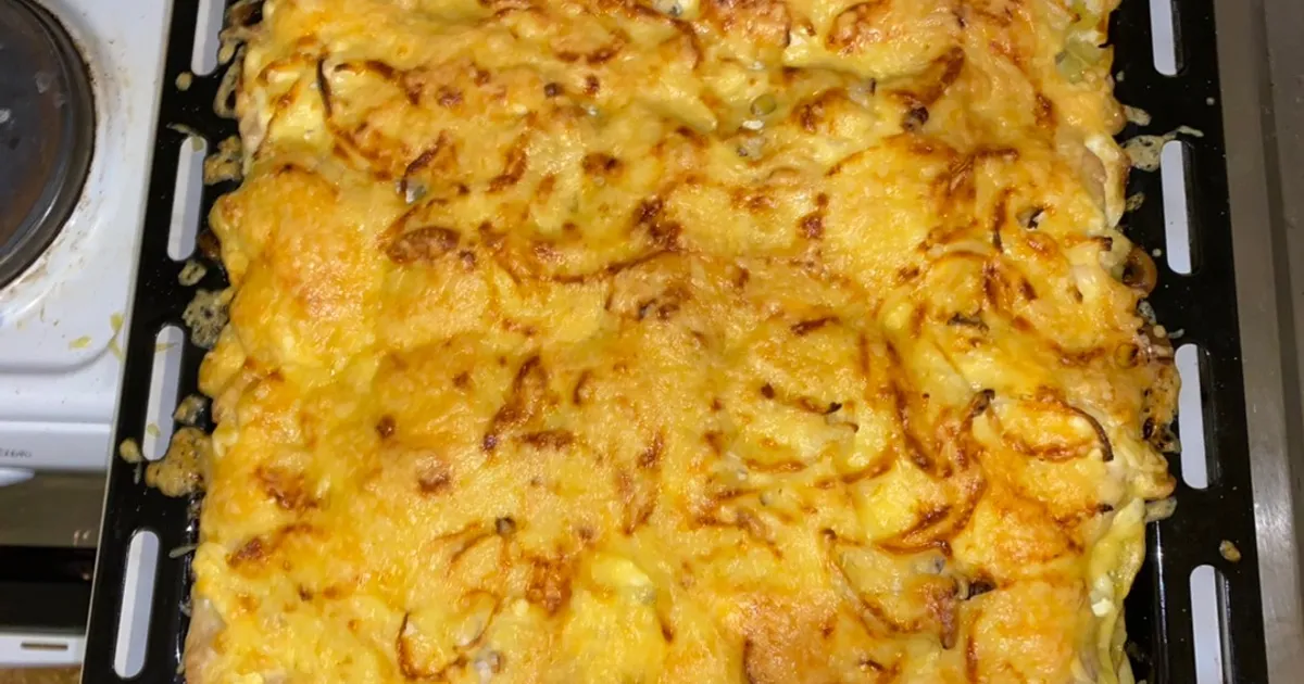 Мясо по-французски из курицы с шампиньонами и картошкой