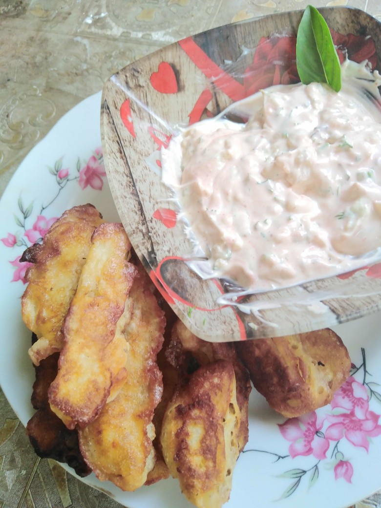 Кабачки в кляре с соусом