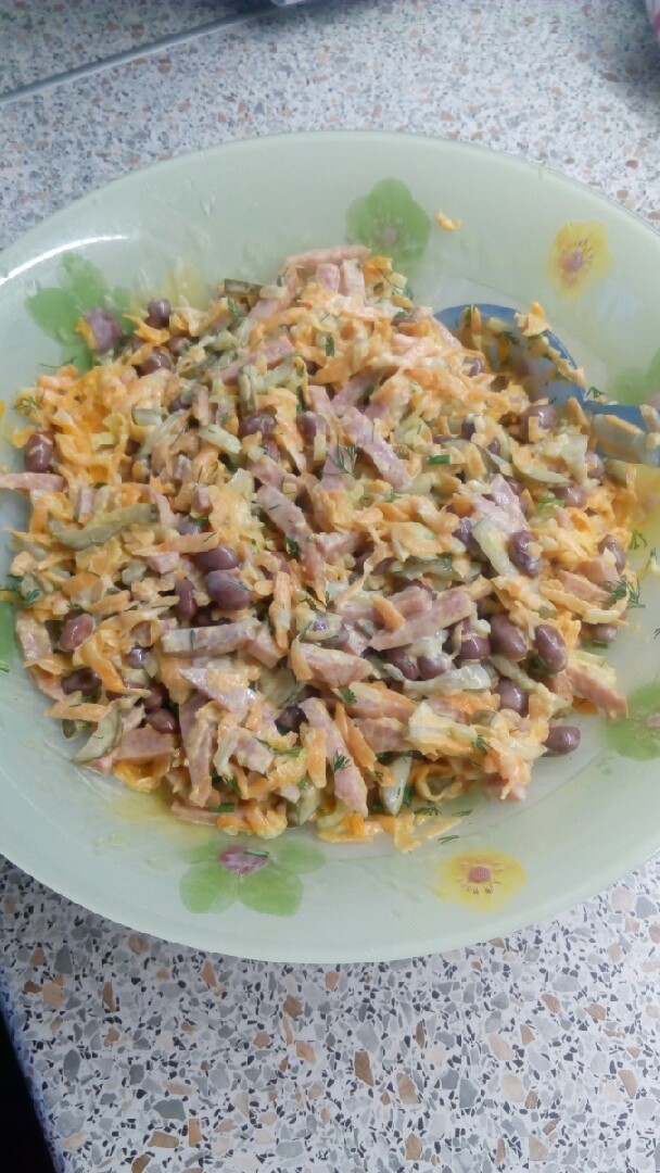 Салат с фасолью и копченой колбасой - рецепт с фото пошагово