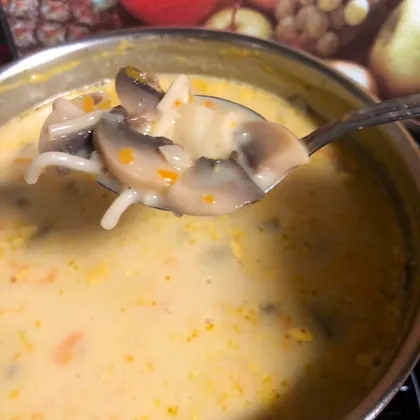 Грибной суп с сыром и вермишелью