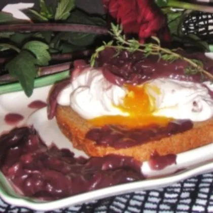 Завтрак по-французски «Яйцо с винным соусом»