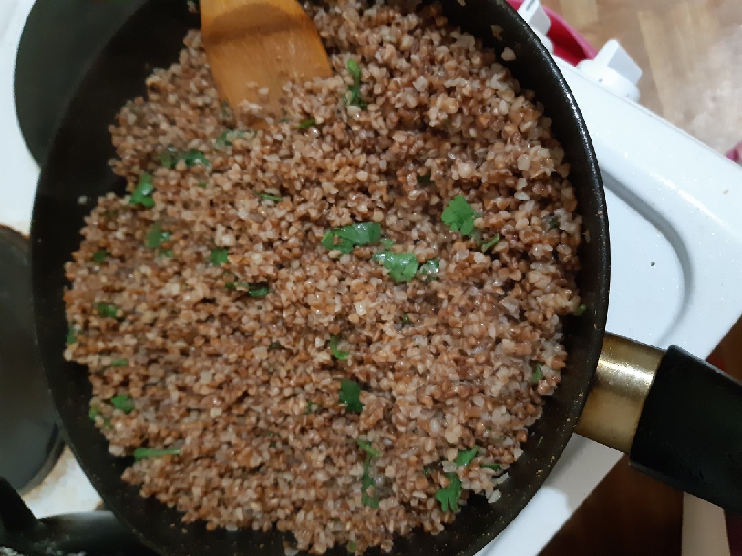 Вкусная гречка на сковороде