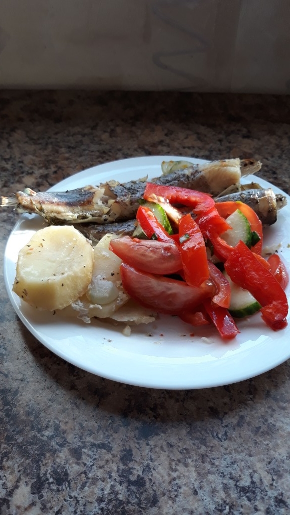 Путассу запеченное с картофелем