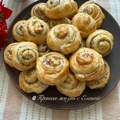 Слоеные булочки с маком