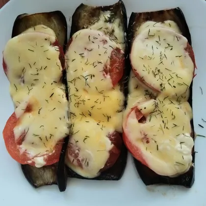Баклажановые язычки с сыром и помидором