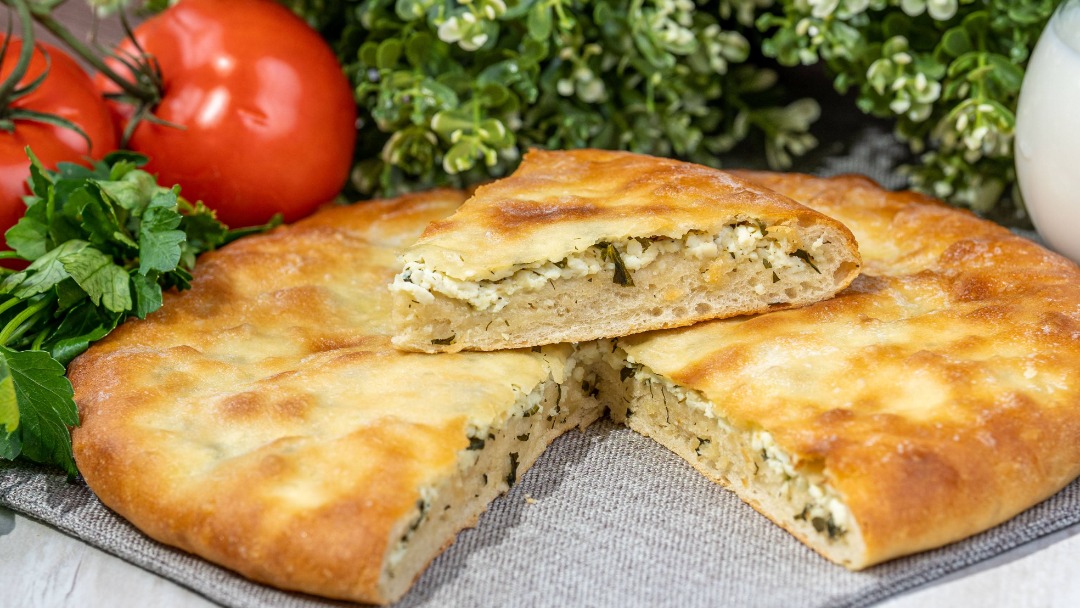 Пирог с сыром и зеленью по-осетински