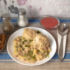 Ëжики в сметанном соусе с картофельным пюре