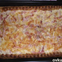 Пирог с грудинкой и сыром