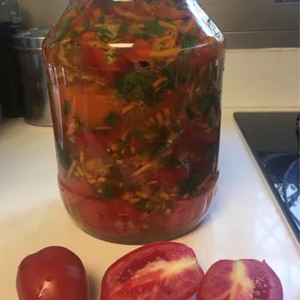 Маринованные помидоры с овощами