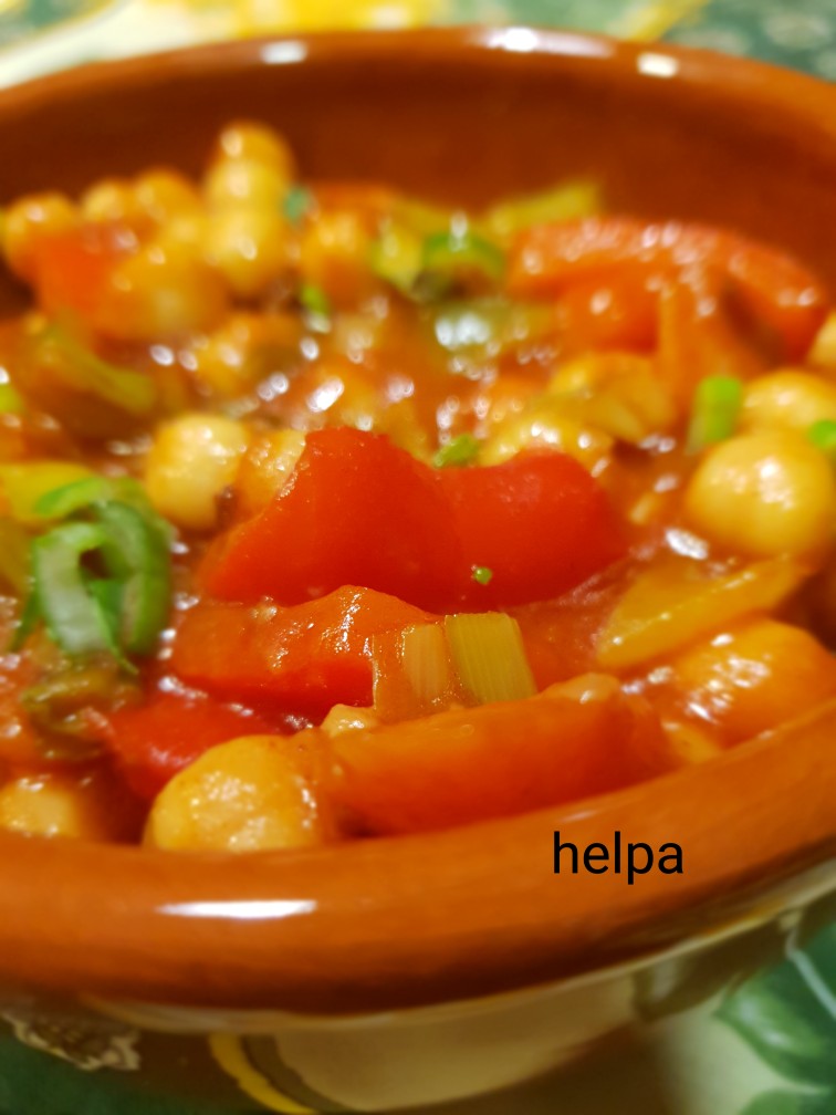 Овощное рагу с нутом