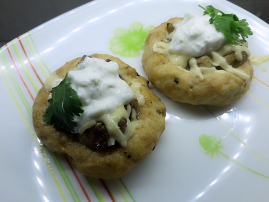 Гнезда с начинкой под чесночным соусом🍽