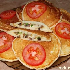 Закрытые блинчики с начинкой,с грибами,сыром и зелёным луком