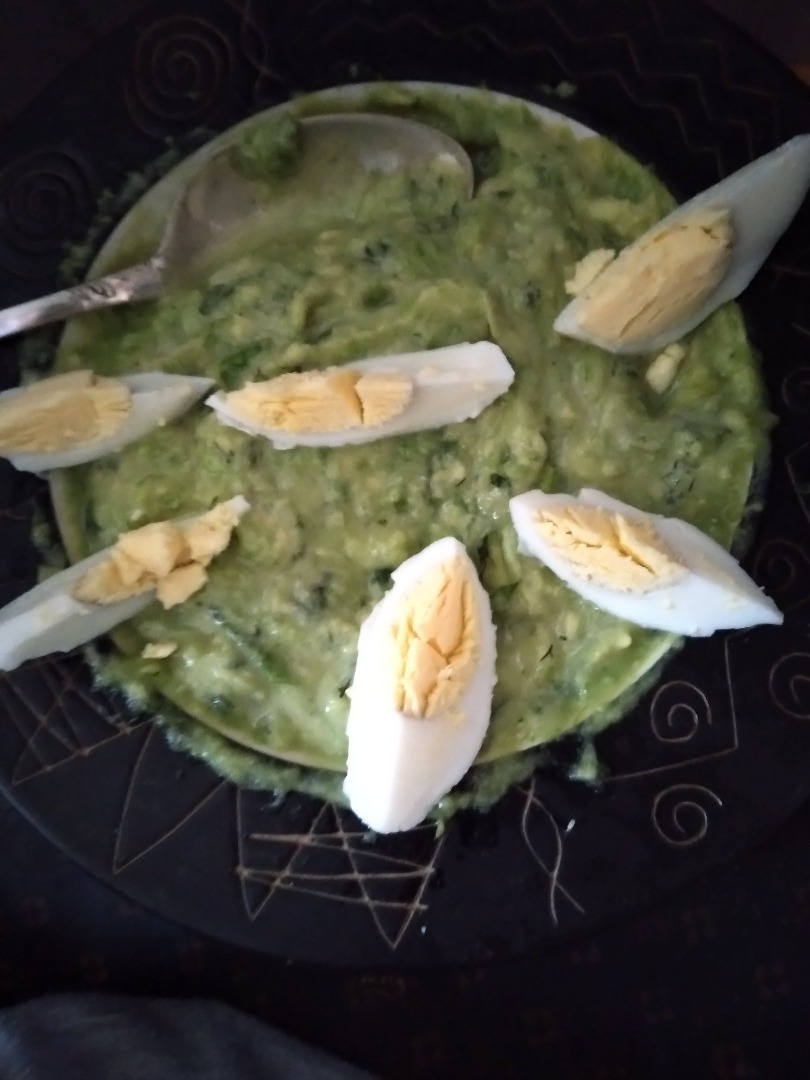 Намазка из авокадо с огурцом и зеленью