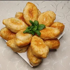 Пирожки с зеленым луком и яйцами