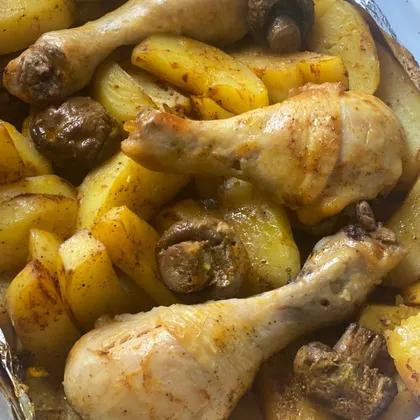 Картофель с курицей и грибами в духовке