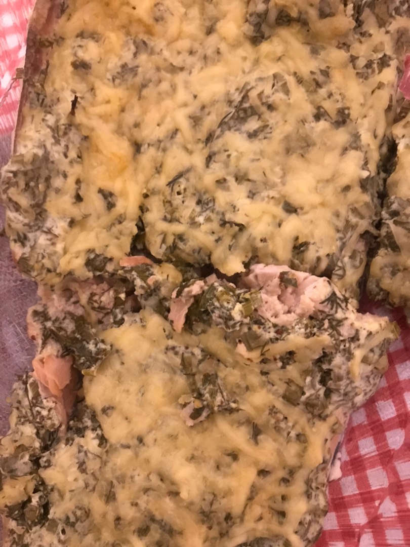 Кета под шубой из зелени и сыра