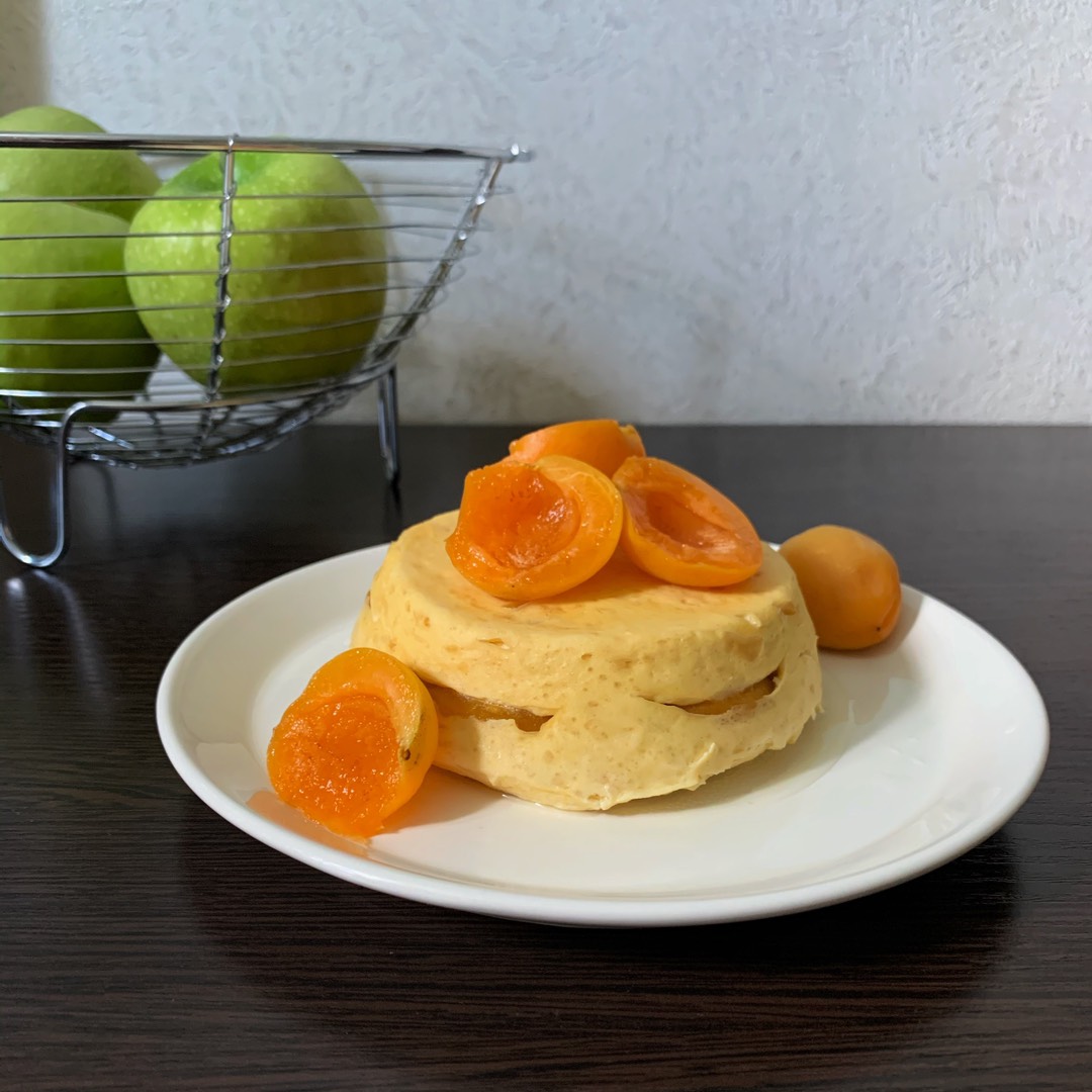 Диетическая творожно-абрикосовая запеканка на пару без сахара (фото разреза внутри)